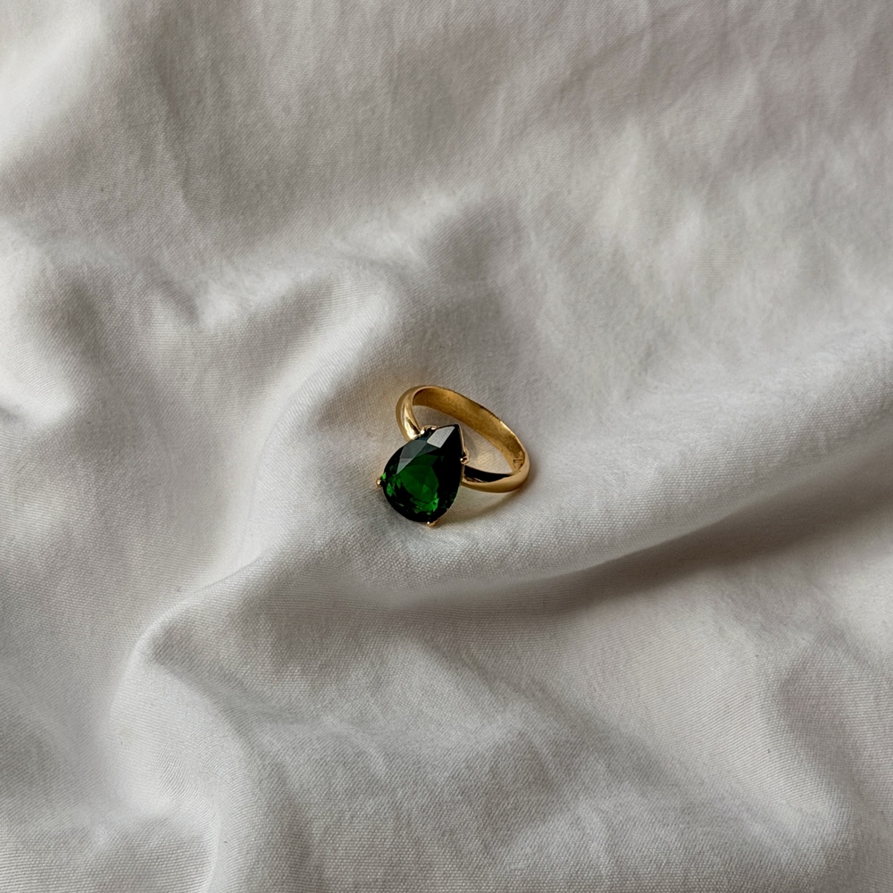 Pear Shape Travel Ring - 18k Gold - Reconstituted Emerald